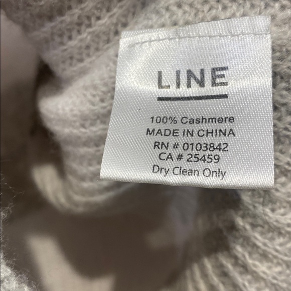 LINE Cashmere V-Neck Sweater • 100% Cashmere • Size S/P - Picture 4 of 6